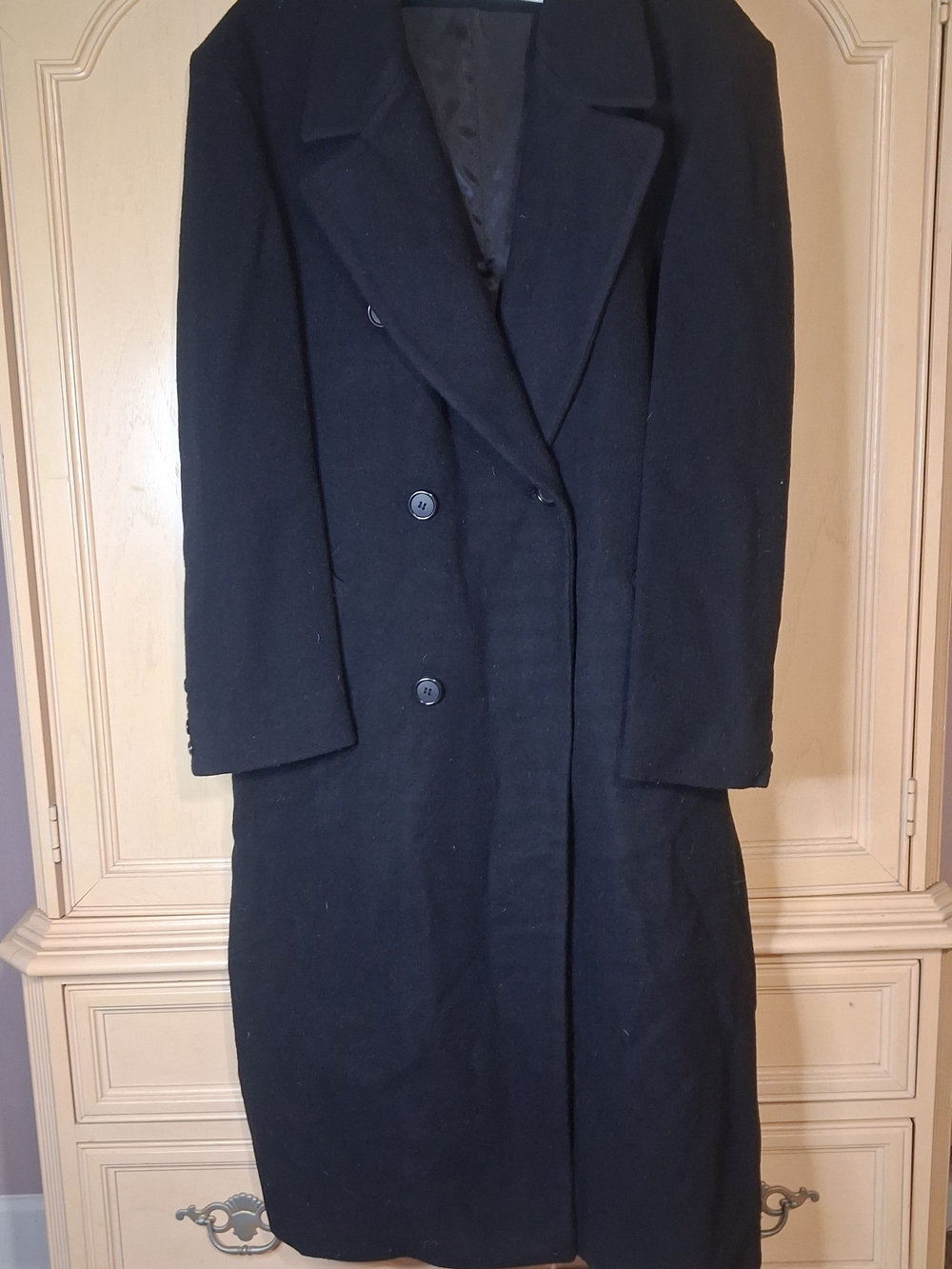 Vintage London Fog Black Trench Coat. 799200.